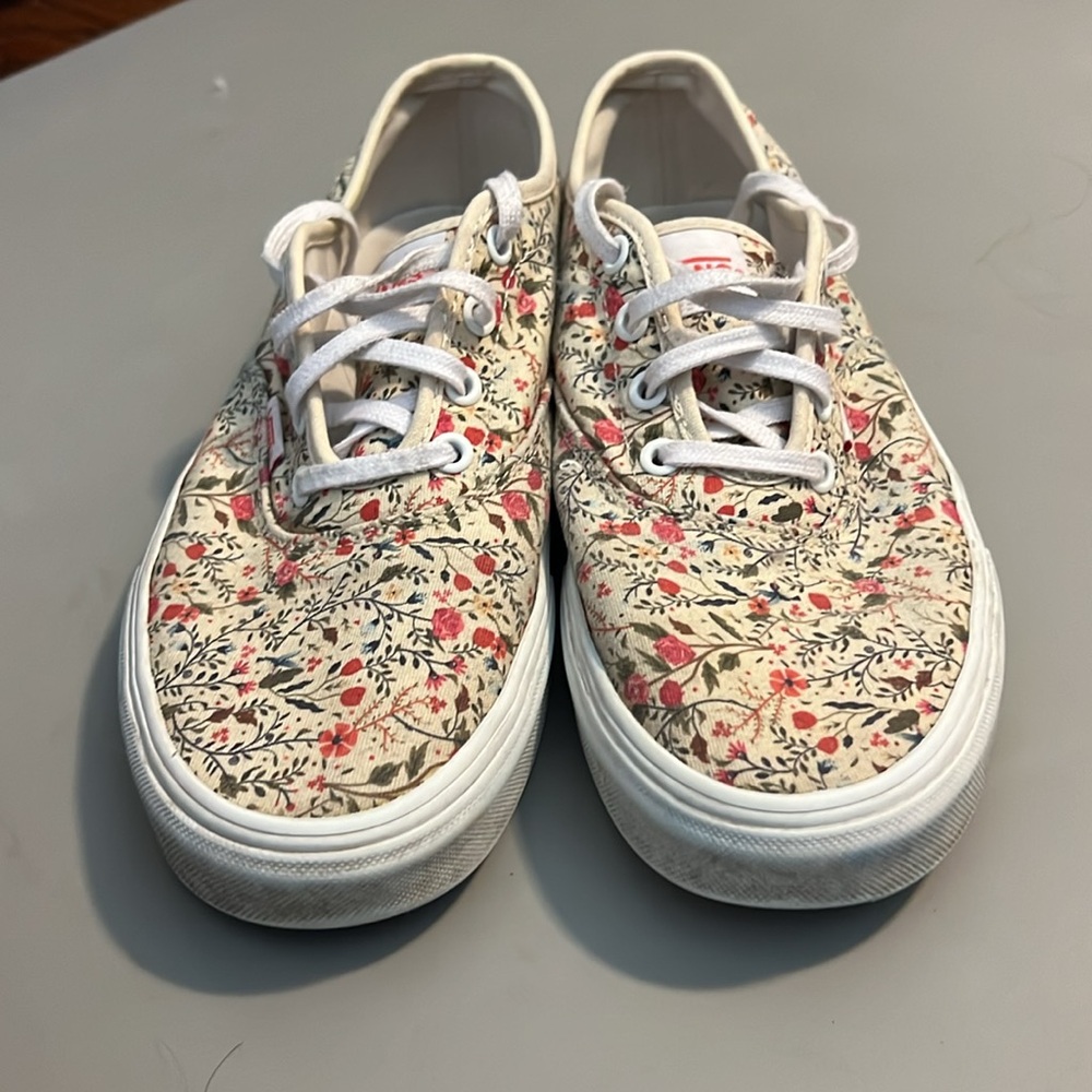 Vans - Picture 2 of 10